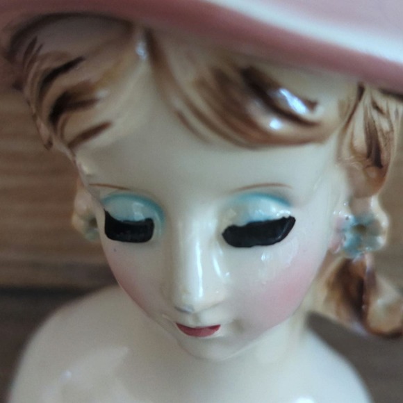 Vintage 3.5" Ceramic Lady Head Vase Once Red Dress Missing Earrings & Necklace - Picture 10 of 11